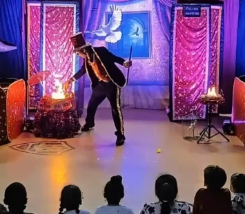 Magicien enfants avec du feu