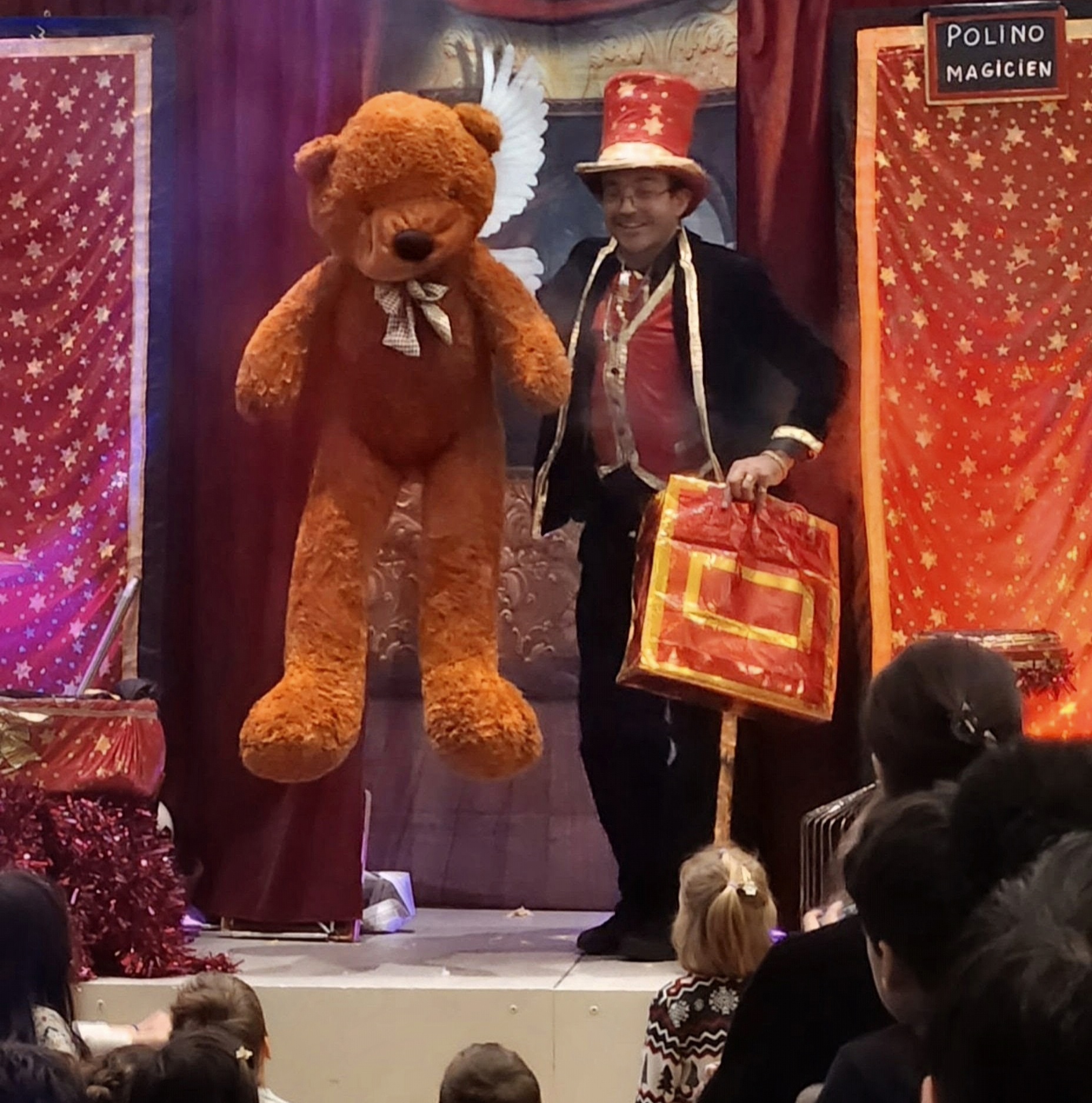 Spectacle de magie avec Polino le Magicien