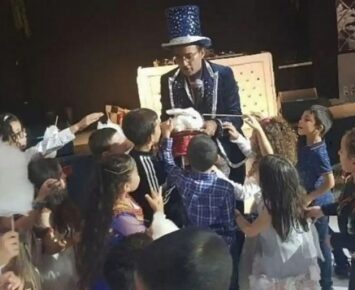 Magicien mariage avec colombes et lapin à Ville-d'Avray