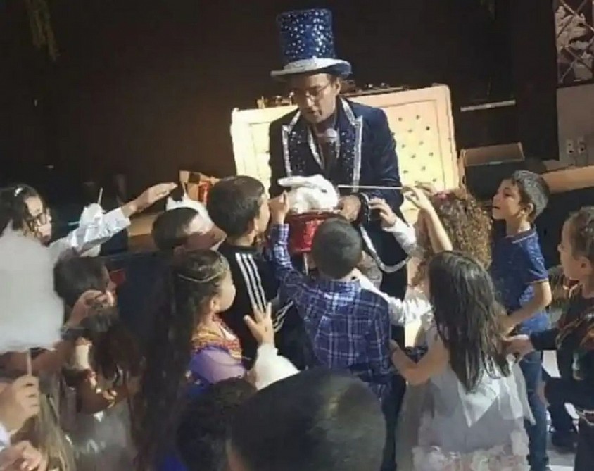 Magicien mariage avec colombes et lapin à Ville-d'Avray
