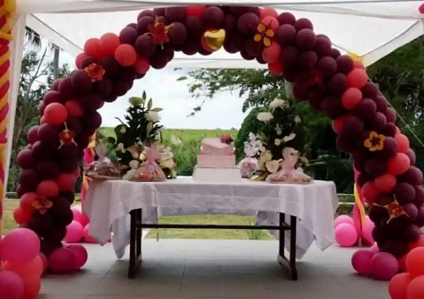 Arche en ballons pour décoration de salles