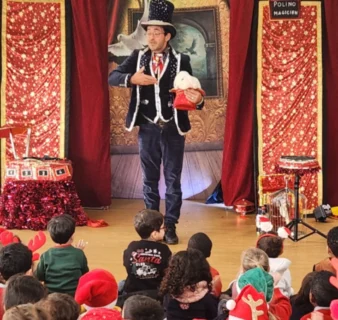 Magicien Polino aves son lapin