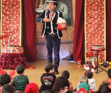 Magicien Polino aves son lapin