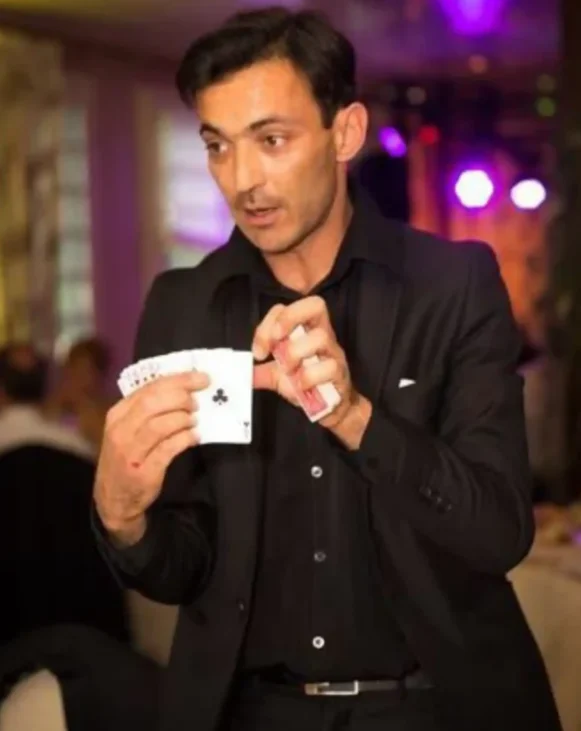 Magicien close-up-Paris