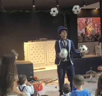 Polino magicien jongleur