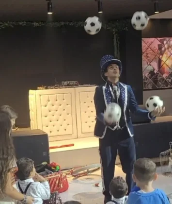 Polino magicien jongleur