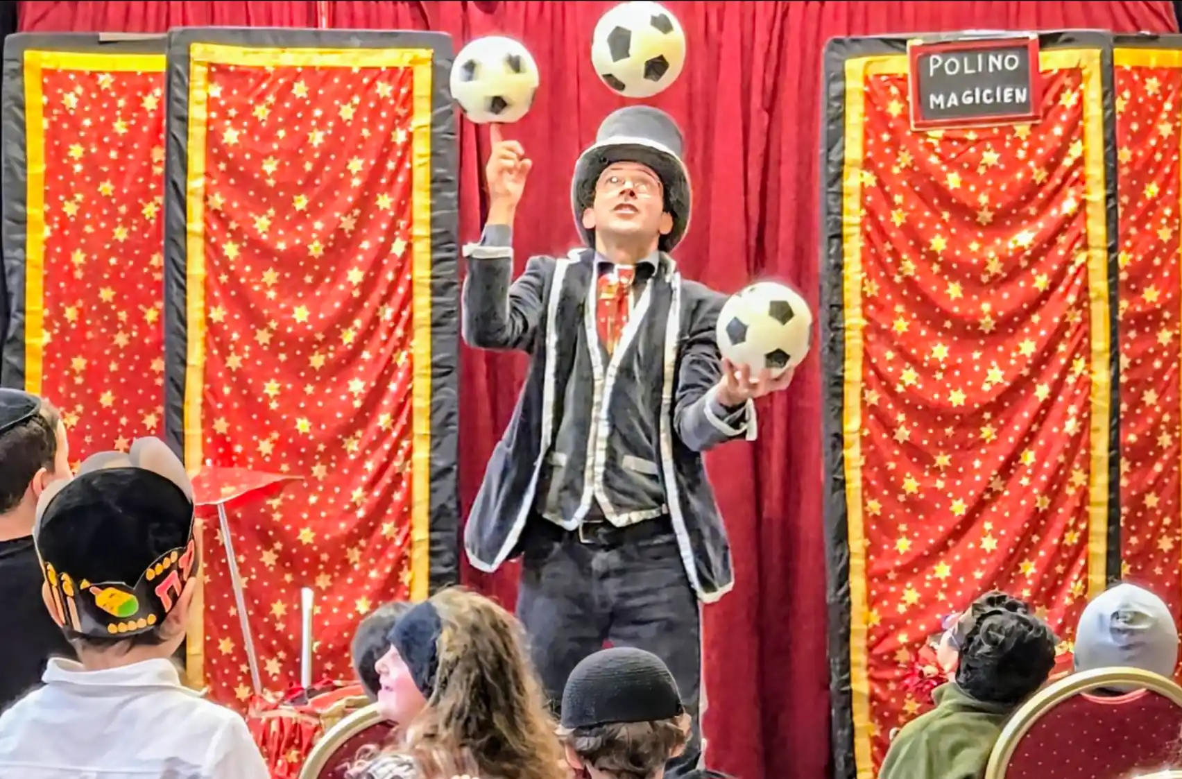 Polino Magicien Jongleur